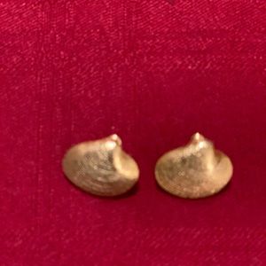 Bergere Shell Earings Gold Tone